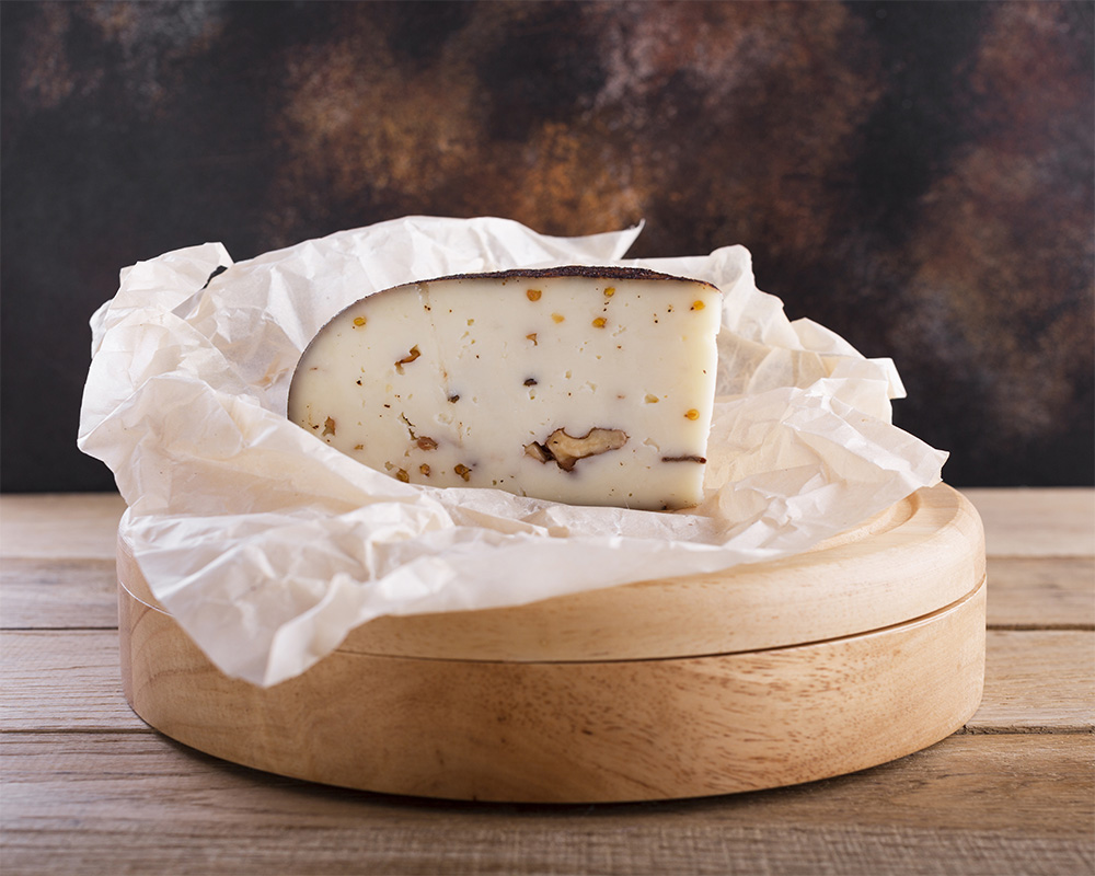 close-up-hard-cheese-with-nuts